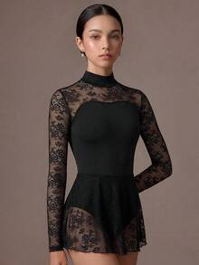 少女运动套装包括一件时尚的黑色连体裤和一条舞蹈裙，时尚的高领设计搭配优雅的蕾丝拼接，现代时尚的外观，适合现代舞和芭蕾舞训练，高弹柔软亲肤的面料，展现优雅高贵的气质，适合专业舞台表演和独舞，弹性极佳，极其亲肤。 - 黑色 - 查看 6