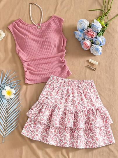 SHEIN Bộ đồ hai mảnh mới dành cho nữ tuổi teen này gồm áo vest cổ tròn màu xanh dương co giãn, thoải mái, mang phong cách nghỉ dưỡng, kết hợp với chân váy hai tầng cùng màu. Phần eo và gấu áo vest được xếp ly tạo nên vẻ ngoài thanh lịch. Bộ đồ chất lượng cao này hoàn hảo cho trang phục hàng ngày, bao gồm cả các kỳ nghỉ, du lịch và tiệc tùng, lý tưởng cho mùa xuân và mùa hè.
