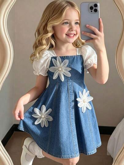 Vestido casual elegante y suave de una pieza para niñas jóvenes, diseñado en azul con mangas abullonadas blancas y decoraciones florales encantadoras. Es simple pero elegante, perfecto para salidas, picnics, uso diario y diversas ocasiones de ocio, aportando comodidad y un temperamento encantador. Con estampado de lunares, verano, estilo bohemio, tela, vacaciones, suave, encaje, algodón.