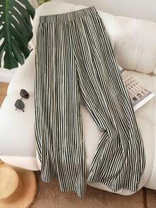 CosyJoli Quần short đi biển kẻ sọc mới dành cho nữ cỡ lớn, thích hợp cho mùa xuân/hè, phù hợp cho các dịp như Ngày Valentine, kiểu dáng thời trang để đi làm, quần ống rộng kẻ sọc có túi. Thích hợp cho kỳ nghỉ biển/kỳ nghỉ sinh viên. - Đen và trắng - Xem 2