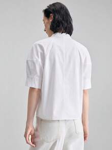 Ontre 2026春夏新款女士衬衫，梭织面料，流行纯白色上衣，适合办公室穿着、教师装，花瓣袖设计，宽松版型，前开襟纽扣，节日盛装、独立日装扮、都市时尚、简约风，通勤休闲百搭。 - 白色 - 查看 4