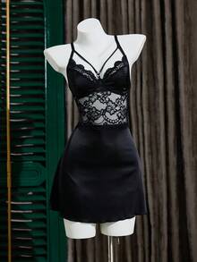 SilkySpell 金属心形扣缎面蕾丝拼接性感吊带睡裙 - 黑色 - 查看 7