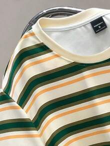 Manfinity Joysei Bộ đồ nam mùa hè dáng rộng thoải mái, áo ngắn tay kẻ sọc tương phản kiểu retro + quần short màu xanh ô liu, trang phục đi làm thường ngày, in logo hình thỏ trên ngực, bộ 2 mảnh trẻ trung, phong cách đường phố thường ngày đầy cuốn hút. - Nhiều màu - Xem 4