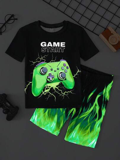 Bộ đồ ngủ trẻ em Dozemod dành cho bé trai tuổi teen, kiểu dáng ôm sát, in hình tay cầm chơi game, cổ tròn, tay ngắn, chất liệu mềm mại, thân thiện với da, gồm 2 món.