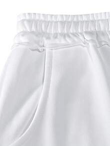 PAVTROS Quần short thể thao nam dáng rộng, thoải mái, phù hợp cho mặc hàng ngày, đi chơi cuối tuần, gặp gỡ bạn bè, du lịch và các hoạt động xã hội thư giãn khác. Chiếc quần short đa năng này là một món đồ thiết yếu trong tủ quần áo của nam giới, là món quà tuyệt vời dành cho bạn trai hoặc chồng. Thích hợp cho mùa xuân đến hè, mùa hè, kỳ nghỉ, phong cách cổ điển, đi chơi, tiệc tùng, lễ hội, quà tặng cho bạn trai. Quần short nam màu xám dáng rộng dài đến đầu gối với gấu quần tua rua, quần short mùa hè đa năng, quần short ống rộng quá khổ. - trắng - Xem 6