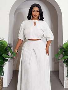 Veslaya Conjunto de 2 peças com vestido midi de linha A, manga curta, decote recortado, em tecido de cetim amassado na cor rosa vermelha elegante, para mulheres plus size, ideal para Primavera/Verão 2026, festivais de música, Páscoa, estilo ocidental, nômade, festa de aniversário, formatura, escola, uso diário, casual, férias, cruzeiro, praia, banho de sol, streetwear, convidado de casamento, transporte, brunch, aeroporto, festa, passeio de férias, gala elegante, dança, lazer - Branco - Visão 9