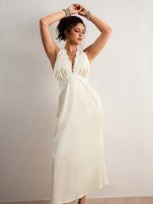 Freevana Đầm maxi slip ren Pháp – Cổ chữ V sâu, dáng ôm sát với chi tiết ren cắt xẻ bên hông, dây đeo vai mảnh chéo hở lưng, đầm nghỉ dưỡng thanh lịch, thướt tha dành cho nữ. - Màu be - Xem 3