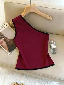 GlowEve Top de style décontracté, élégant et romantique pour femmes, avec une épaule dénudée, un bloc de couleurs noir et blanc, une fente et un décor d'étiquette noire. Convient pour le travail, les sorties et les dîners. Printemps/Été - Rouge - Voir 2