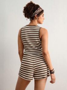 Freevana 复古条纹针织两件套——无袖露脐背心搭配高腰弹力短裤，柔软棉质触感，修身休闲度假风女士夏季针织套装 - 咖啡棕 - 查看 2