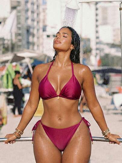 Swim Vcay Conjunto de bikini de 2 piezas para mujer de talla grande, unicolor y sexy, diseño de copa triangular con escote halter, decoración metálica en el busto, emparejado con shorts de natación con pliegues y abertura alta, adecuado para vacaciones en la playa y fiestas en la piscina