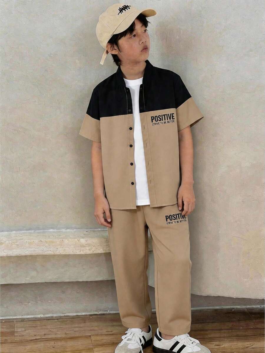SHEIN 两件套儿童/青少年男童休闲运动撞色拼接Polo领开襟宽松短袖衬衫和裤子套装，适合春夏季节、外出、情人节、约会、旅行、度假、家庭聚会、返校、婚礼、晚宴、运动、生日派对等场合。