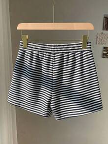 SHEIN EZwear 女士休闲度假蓝色条纹中腰宽松短裤，飘逸短裤，返校必备，适合日常通勤、约会、聚会、秋冬夏季、圣诞节、新年、感恩节、派对、婚礼、海滩、毕业典礼等场合。时尚、优雅、休闲、外出、约会、预订、通勤、闪亮、情人节、优雅、度假、休闲、Y2K、外出、毕业典礼等。 - 彩色 - 查看 2