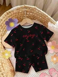 SHEIN LMoss Kids 奶油黑，可爱迷你樱桃简约甜美字母图案，女婴休闲极简圆领宽松短袖T恤和修身骑行短裤套装，适合居家、外出、街头摄影、野餐、户外活动、度假、返校、夏季穿搭，舒适轻松，适合儿童秋季叠穿，时尚童装，休闲服饰，儿童图案服装，返校季，秋季服装 - 彩色 - 查看 4