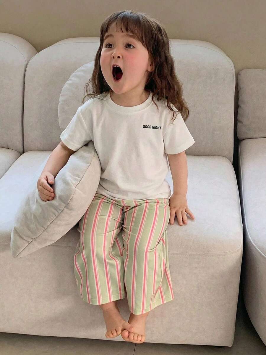 DAZY Conjunto de pijama de 2 piezas para bebé/niña pequeña con blusa de cuello redondo de unicolor de manga corta y pantalones holgados a rayas - Blanco - Ver 1