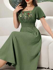 Modelyn 女士花卉刺绣荷叶边短袖腰系带连衣裙，度假风 - 軍綠色 - 查看 2