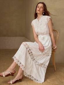 PREMIUM ELEGANT CONTRAST GUIPURE LACE DRESS - White - View 5