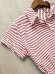 SHEIN Raffinéa Conjunto de 2 piezas para mujer con bloque de color contrastante, rayas, cuello de solapa y pliegues en la cintura, de manga corta - Rojo - Ver 6