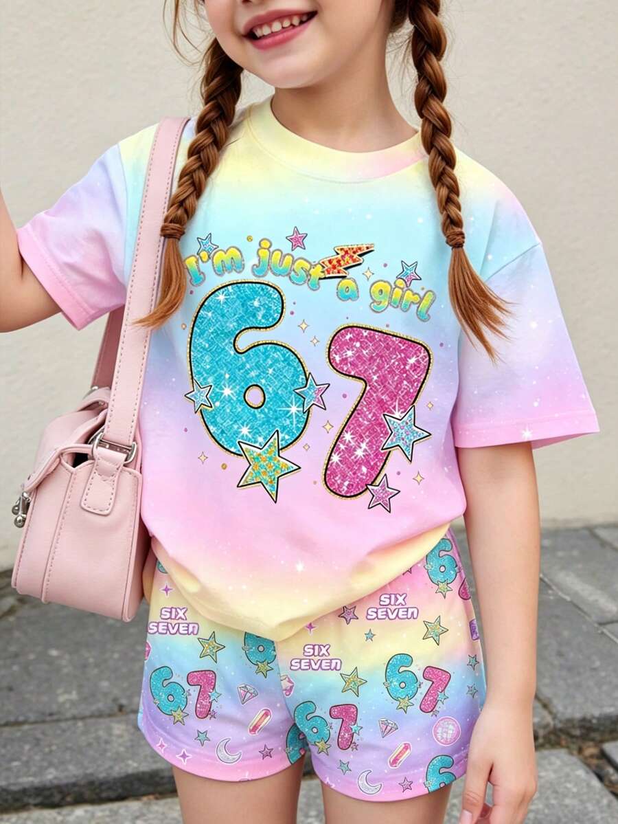Set de 2 piezas con camiseta de manga corta y shorts para niña, adecuado para el verano, nueva moda SS26 Y2K con camiseta gráfica con número "67" degradado impreso y shorts con estampado de estrellas, adecuado para uso casual, vacaciones y al aire libre - Multicolor - Ver 1