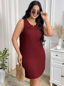 SHEIN LUNE Gaun Kasual Tanpa Lengan Leher Bulat Warna Polos Motif Bunga untuk Wanita Ukuran Besar - Burgundy - View 3