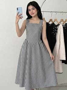 SHEIN Đầm dài ngang gối thanh lịch, cổ vuông, không tay, kẻ sọc xanh trắng, kiểu dáng dành cho thiếu nữ đi nghỉ mát. - màu đen - Xem 4