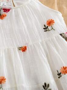 SHEIN Vintaside Kids 少女花卉刺绣极简主义度假连衣裙 - 彩色 - 查看 4