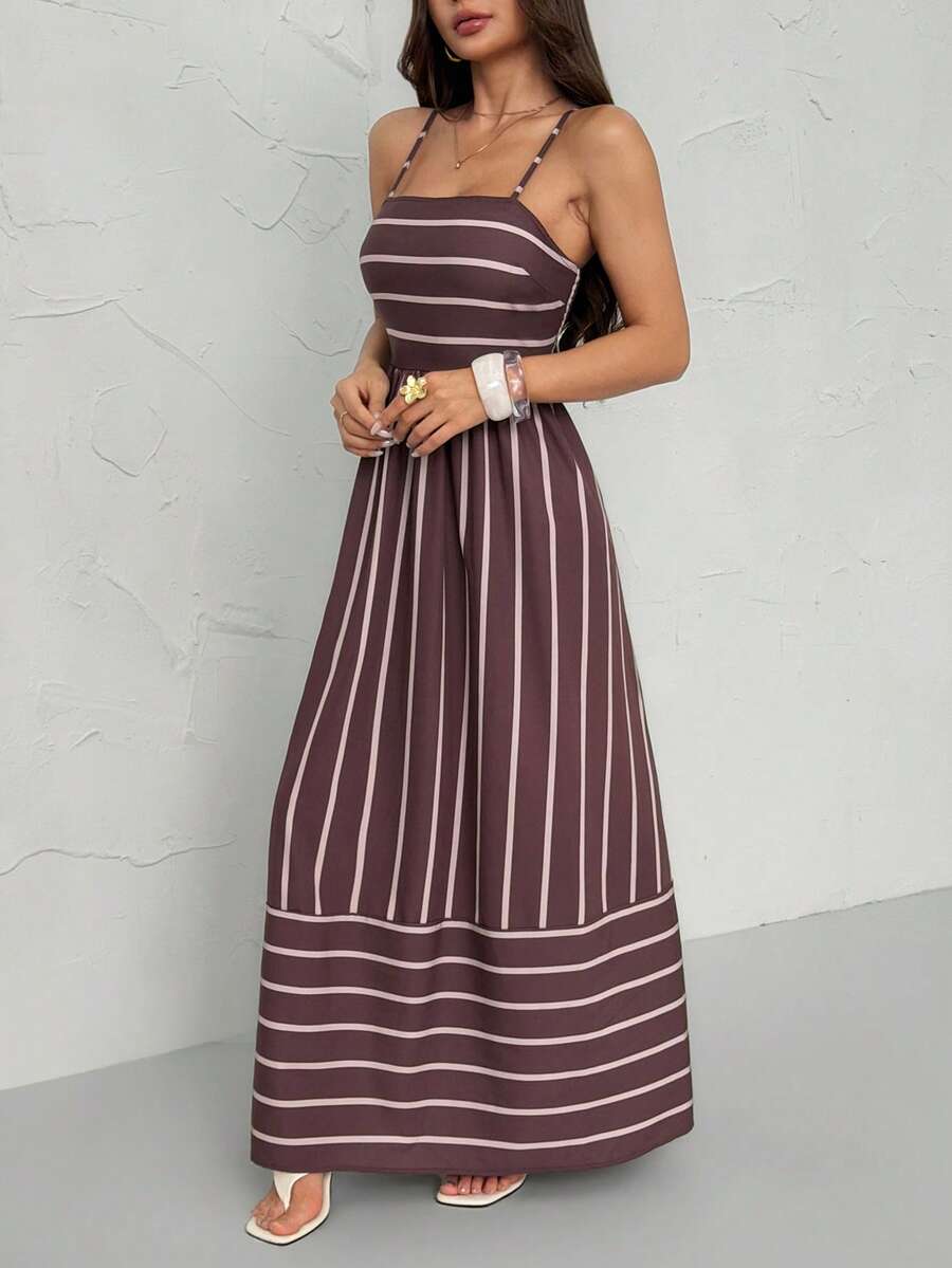 SHEIN PETITE Đầm hai dây kẻ sọc dáng suông thoải mái cho nữ, đầm maxi chữ A cạp cao kẻ sọc phối màu, đầm slip màu nâu, đầm maxi kẻ sọc, đầm kẻ sọc màu nâu hồng, đầm maxi cổ vuông dáng suông kiểu Pháp cổ điển ôm dáng cho nữ, đầm nghỉ hè thanh lịch, đầm thanh lịch cho nữ, đầm đi nghỉ mát, trang phục nghỉ hè. - màu nâu - Xem 1