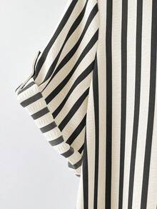 SHEIN Tall CURVE 大尺碼女款法式風格傳統休閒簡約夏季V領短袖洋裝 黑白配色 正式商務 登山 早午餐 度假 - 黑色 - 查看 5