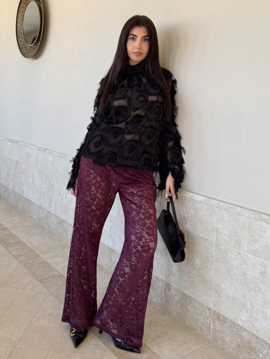 Hitanina Pantalon de costume minimaliste pour femmes, couleur unie avec empiècement en dentelle, pour un port quotidien - Rouge foncé - Voir 1