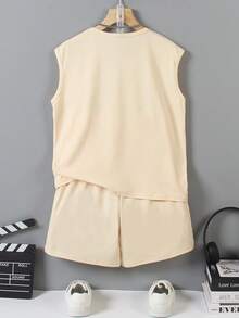 SHEIN Bộ đồ thể thao thường ngày cho bé trai, gồm áo tank top cổ tròn tay raglan dáng rộng in chữ và quần short cạp chun dáng rộng in chữ, thích hợp cho các hoạt động thể thao ngoài trời, dã ngoại cuối tuần, ở nhà, đi dã ngoại, đi học. - Màu be - Xem 2