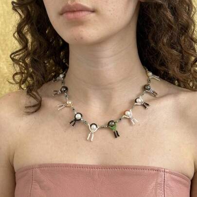 Joivida Retro farbige Perlenkette, Charm-Kette, farbiger Charm-Anhänger, Perlenkette mit Blume, vielseitige Nischenkette, verstellbare zarte und kleine Halskette, um das Gesicht zu modifizieren, modischer Street-Style-Schmuck, lässiges Pendler-Accessoire, passendes Paar-Modeaccessoire, Alltagskleidung, Date, Party, Arbeit, Schule, Outfit, leicht kombinierbar mit T-Shirt, Hoodie, Kleid, Hemd, 2026 neues Modegeschenk (zufällige Farbe und Position)