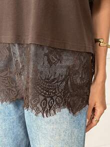 女士黑色短袖圆领蕾丝下摆宽松T恤 - 摩卡棕 - 查看 7
