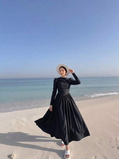 Swim Mulvari 一件黑色长袖褶皱长款连衣裙，保守海滩度假布基尼