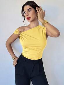 Firerie Women's Casual Elegant Metal Decoration Asymmetrical Shoulder T-Shirt, Suitable For Going Out, Party And Other Occasions/Fall For Women/Halloween Costume Women/Red Christmas T-Shirt/New Year/Party Top/Elegant Women's Top/Burgundy Top, Summer Top - Yellow - View 3