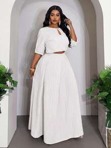 Veslaya Conjunto de 2 peças com vestido midi de linha A, manga curta, decote recortado, em tecido de cetim amassado na cor rosa vermelha elegante, para mulheres plus size, ideal para Primavera/Verão 2026, festivais de música, Páscoa, estilo ocidental, nômade, festa de aniversário, formatura, escola, uso diário, casual, férias, cruzeiro, praia, banho de sol, streetwear, convidado de casamento, transporte, brunch, aeroporto, festa, passeio de férias, gala elegante, dança, lazer - Branco - Visão 3