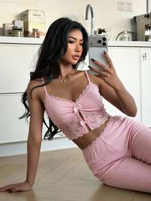 ZzzCrew Ensemble de pyjama doux rose pour femmes avec cordon de serrage et détail de nœud délicat - Rose bonbon - Voir 4