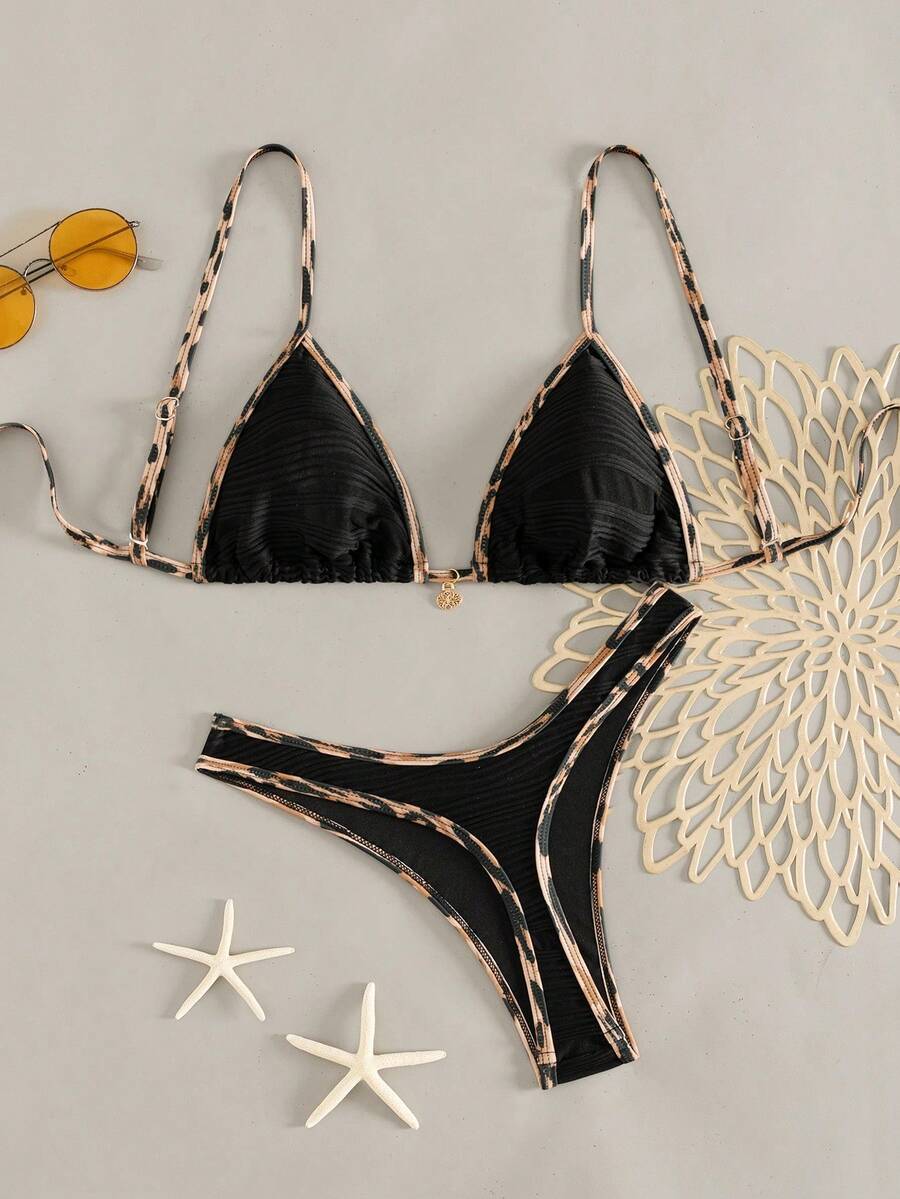 Swim Basics 泳装基础款两件套，春夏海滩度假随机动物纹印花，波浪纹理面料，金色圆盘装饰，细肩带三角文胸搭配高衩丁字裤性感比基尼泳衣（女士款） - 黑色 - 查看 1