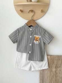 SHEIN Playful Pals Bộ đồ 2 món cho bé trai/bé gái 6-36 tháng tuổi, áo sơ mi ngắn tay in hình gấu sọc kaki + quần short cạp chun màu trơn, trang phục thường ngày cho trẻ em mùa xuân hè, mặc hàng ngày và đi nghỉ mát. - Xám - Xem 4