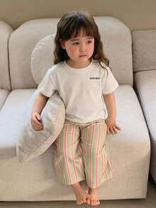 DAZY Conjunto de pijama de 2 piezas para bebé/niña pequeña con blusa de cuello redondo de unicolor de manga corta y pantalones holgados a rayas - Blanco - Ver 3