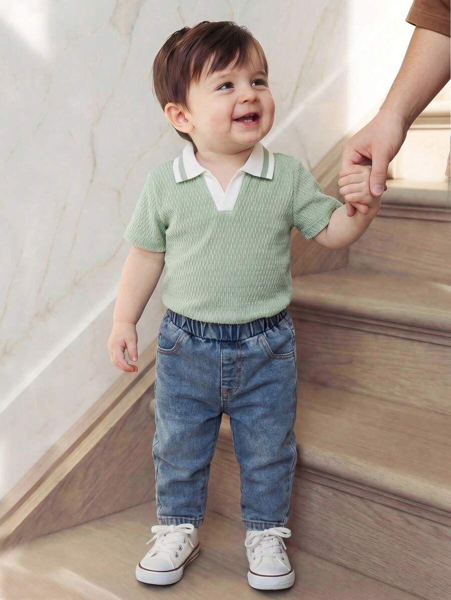 SHEIN Playful Pals Bộ đồ cho bé trai gồm áo tay ngắn cổ bẻ và quần jean bạc màu thời trang, thích hợp mặc hàng ngày, đi cắm trại cùng gia đình, ăn uống hoặc mua sắm. - màu xanh lá - Xem 1