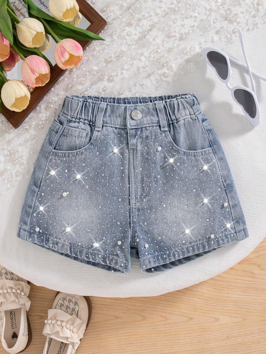 SHEIN Explorewe Quần short denim cho bé gái mùa hè kiểu Y2K mới, màu xanh nhạt, chất liệu denim mài với họa tiết ngọc trai và đá đính kèm, dáng rộng, ống thẳng, mềm mại, thoải mái, làm từ vải cotton denim, thích hợp mặc hàng ngày trong kỳ nghỉ hè, lễ hội âm nhạc, đi học, tiệc tùng. Trang phục mùa hè hoàn hảo cho kỳ nghỉ hè, lễ hội âm nhạc, trường học, tiệc tùng. - Rửa nhẹ - Xem 1