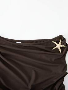 SHEIN 这套服装绝对是打造迷人氛围的必备单品！明亮的黄橙渐变色自然吸睛，修身剪裁完美勾勒身材曲线，大朵花卉印花更添精致，弹力面料带来舒适无束缚的穿着体验。无论是约会还是派对，穿上这套服装，你都能轻松展现光彩照人的优雅气质。 - 棕色 - 查看 3