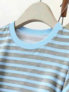 少女蓝灰条纹数码印花褶皱腰圆领短袖T恤，经典条纹，甜美清新，百搭，适合夏季，个性化T恤，春日气息，夏日氛围，春夏穿搭，舒适休闲，时尚女孩套装，休闲装，儿童花卉图案服装，春夏套装，新款，轻松惬意，春日休闲夏日假期 - 彩色 - 查看 3