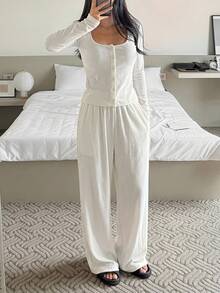 Bộ 2 món gồm áo thun ôm sát và quần pajama rộng rãi dành cho nữ, đồ mặc nhà. - trắng - Xem 5