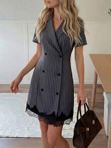Easowa Vestido mini de mujer de moda de verano con rayas, doble botonadura y parches de encaje - Gris - Ver 3