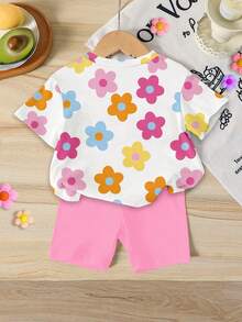 SHEIN Playful Pals 女婴可爱碎花印花套装，包括一件休闲碎花短袖圆领上衣和一条配套的修身骑行短裤，适合春夏季节、上学、可爱夏日女童装扮，韩版风格，夏季外出，女童夏季服装 - 彩色 - 查看 3