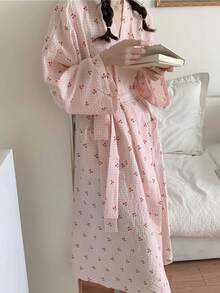 1 Áo choàng kimono dài tay mỏng nhẹ in họa tiết kẻ caro anh đào xanh dương dành cho nữ – Trang phục mặc nhà tối giản dễ thương cho mùa xuân thu, áo choàng tắm mềm mại để chăm sóc bản thân, thư giãn, mặc ngủ và mặc hàng ngày. - Quả anh đào nhỏ màu hồng - Xem 6