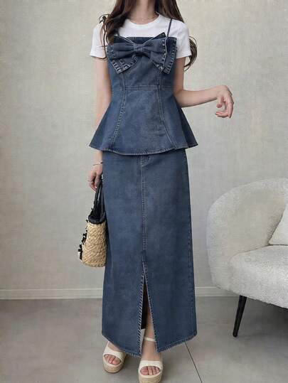 FRIFUL Bộ đồ nữ mùa hè kiểu dáng thường ngày, gồm áo hai dây và chân váy denim xẻ tà, chất liệu denim mài bạc, có nơ trang trí.