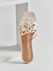SHUZIA Sandal đế bằng nữ thanh lịch với họa tiết hoa khoét hở. - Màu be - Xem 8
