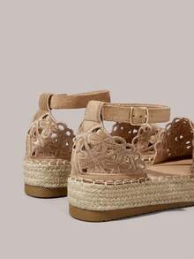 Styleloop Ladies Flat Bottom Round Toe Electric Embroidery Flower Hemp Rope Beach Leisure Holiday Sandals - Khaki - View 4