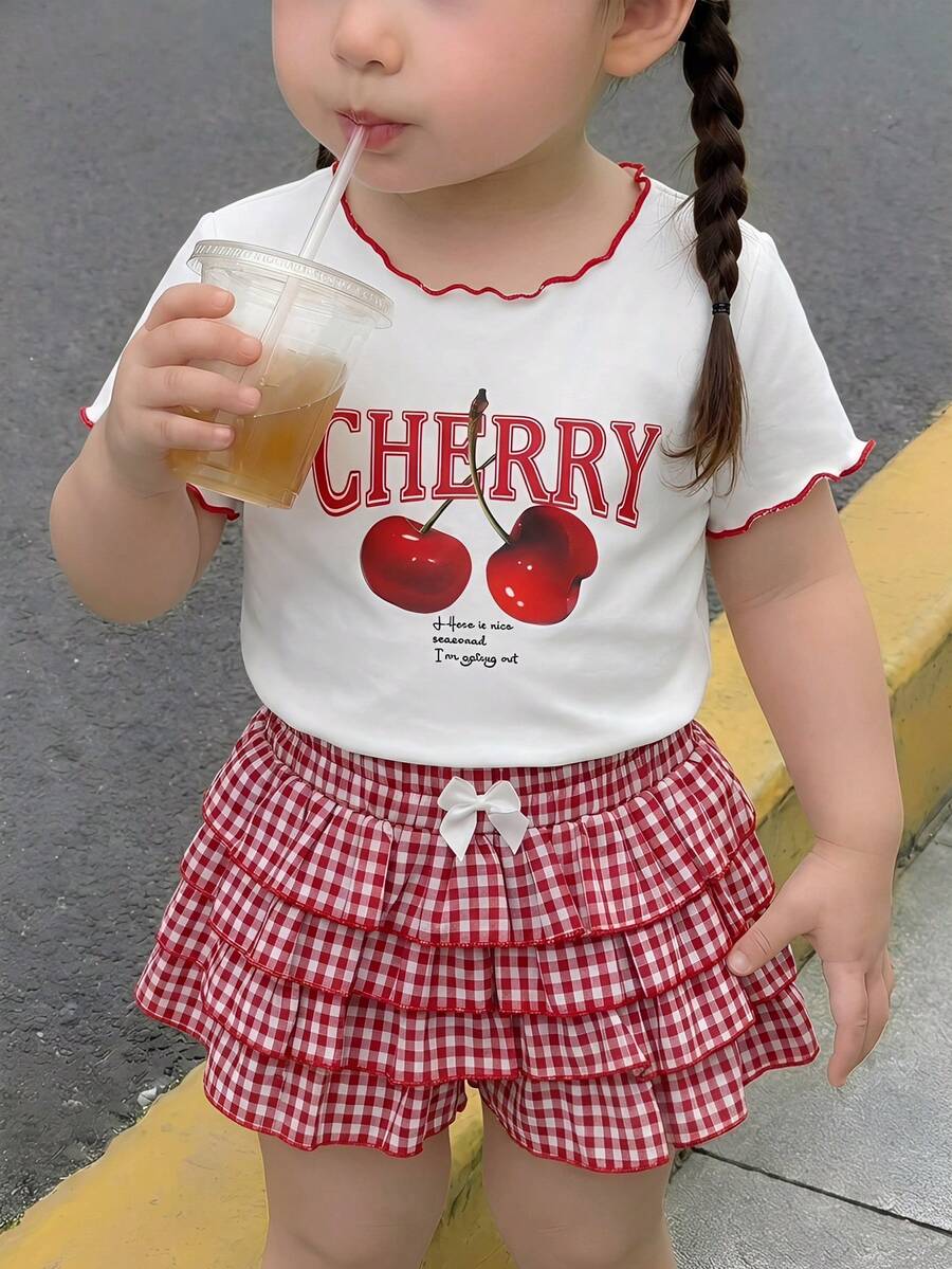 SHEIN 少女夏季甜美休闲乡村度假风日常通勤樱桃字母印花撞色荷叶边短袖T恤和格子多层荷叶边裙裤套装 - 彩色 - 查看 1